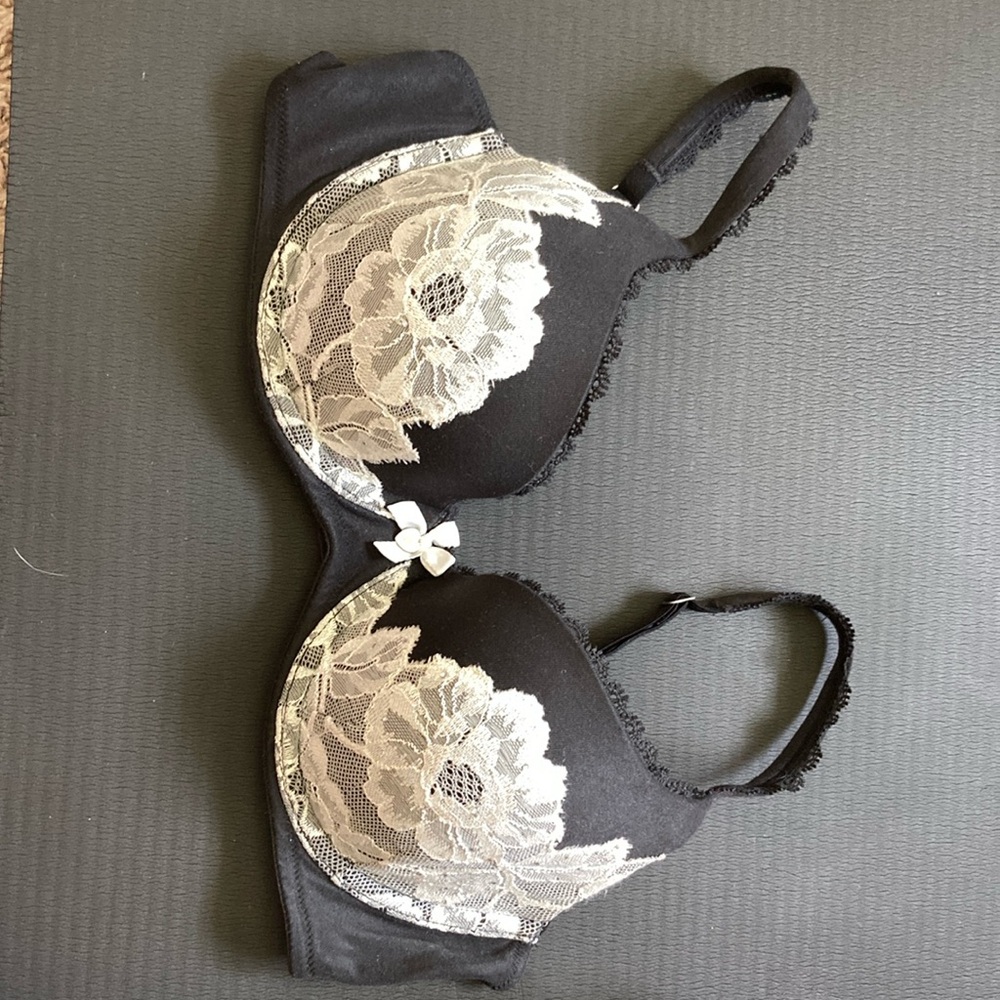 EUC 34C VS lined black demi bra with white lace and rhinestones